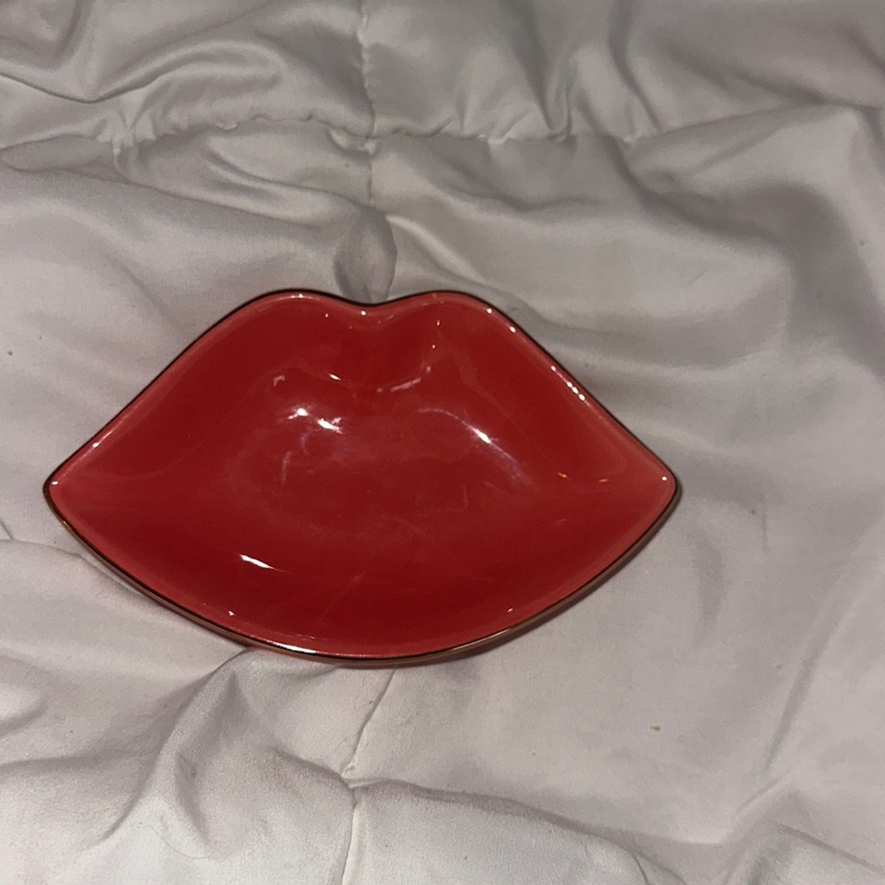 Urban outfitters Lip jewelry tray 🫧